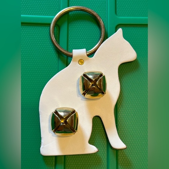 Vintage Door Knob White Leather Cut Out Cat With Bells Jingle Kitten - Picture 1 of 2